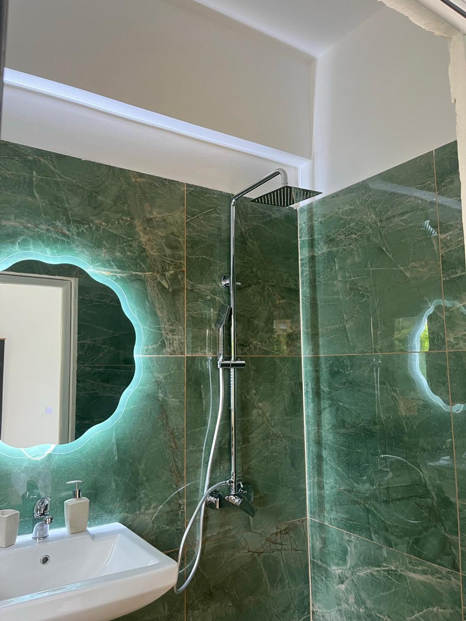 Blossom Apartments Vlorë エクステリア 写真
