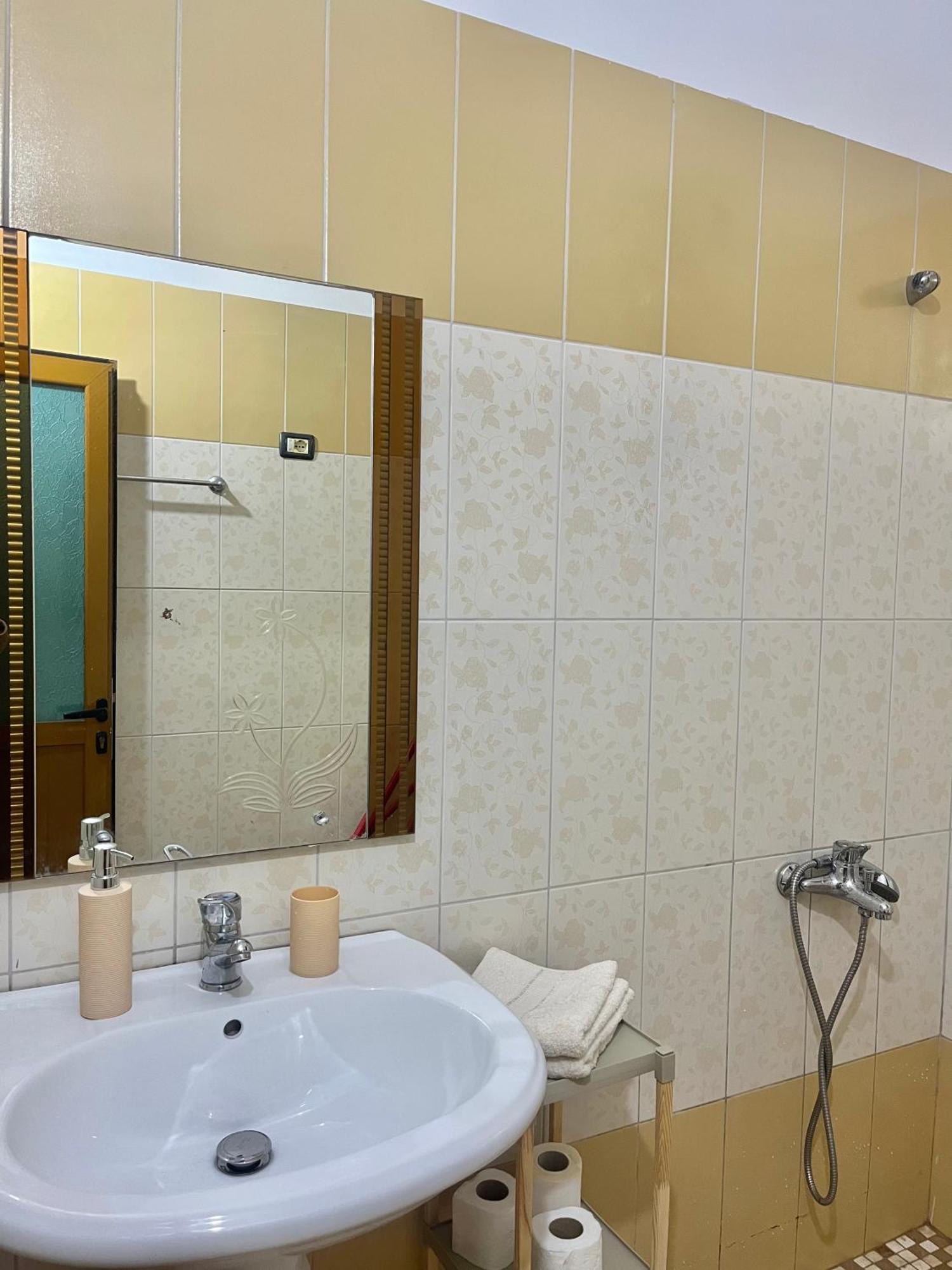 Blossom Apartments Vlorë エクステリア 写真